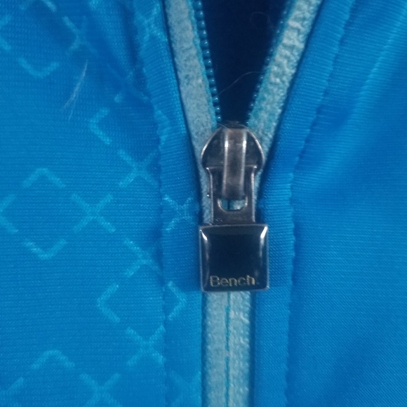 Bench zip-up sweater -MED - Picture 7 of 9